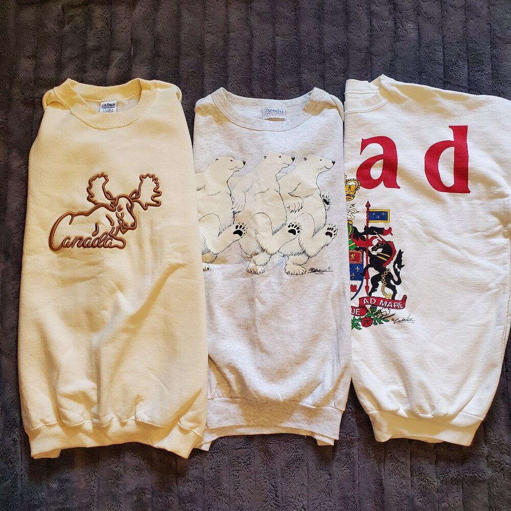 Vintage Canada Sweat Shirts, Moose, Polar Bears, Coat of Arms Emblem CANADA